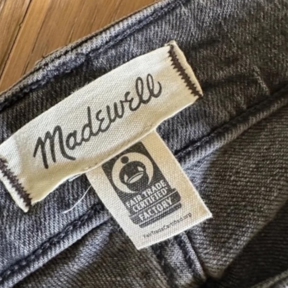 MADEWELL CURVY PLUS PERFECT VINTAGE STRAIGHT JEANS IN LUNAR WASH - Picture 7 of 13